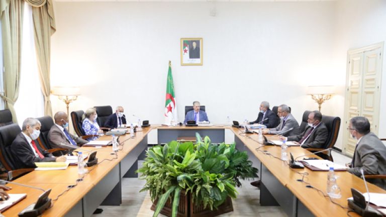 إبراز مزايا الدستور الجديد في تعميق الديمقراطية الحقة