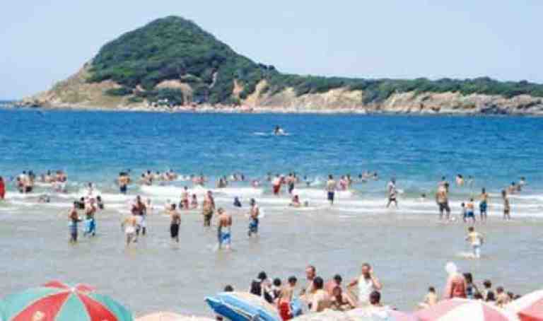 الجزائريون سيقضون أطول عطلة هذه السنة