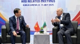 وزير الدولة، وزير الشؤون الخارجية والجالية الوطنية بالخارج والشؤون الإفريقية، أحمد عطاف - وزير الشؤون الخارجية لكل من فيتنام الاشتراكية، بوي ثانه سون 