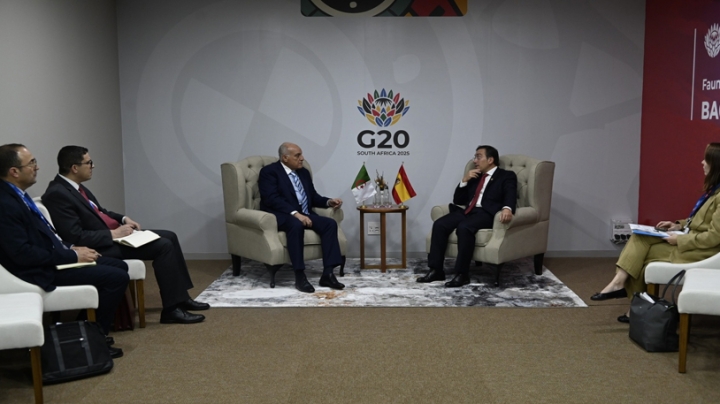 عطاف يجري محادثات مع نظيره الإسباني