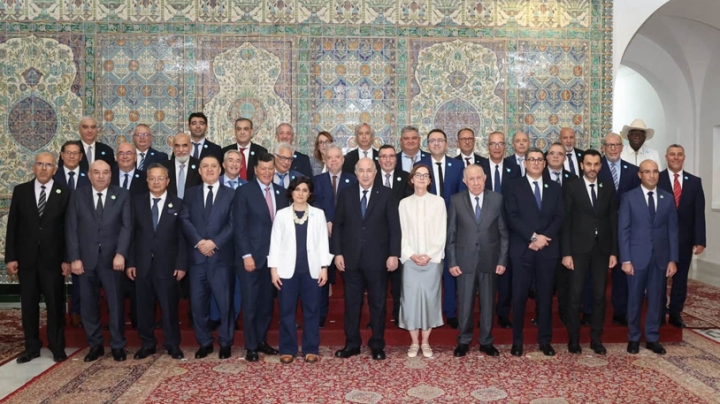الجزائر أولى بعلمائها