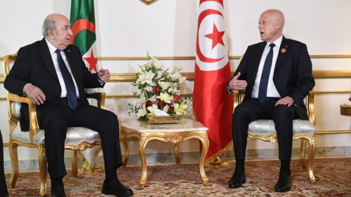 رئيس الجمهورية يتبادل التهاني مع نظيره التونسي