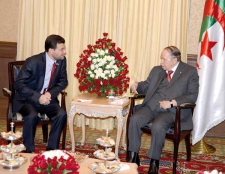 الرئيس بوتفليقة يستقبل سفراء فلسطين، السودان، مالي وهولندا