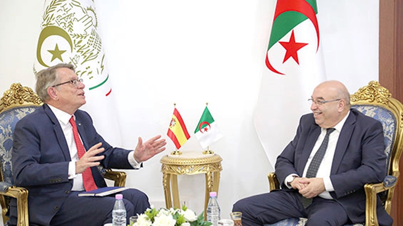 دفع التعاون الجزائري – الإسباني في الصناعة الصيدلانية